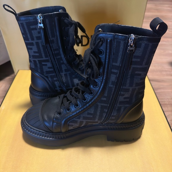 Fendi - Picture 8 of 10